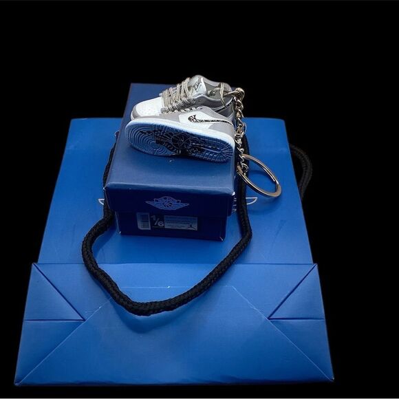 jordan dior keychain